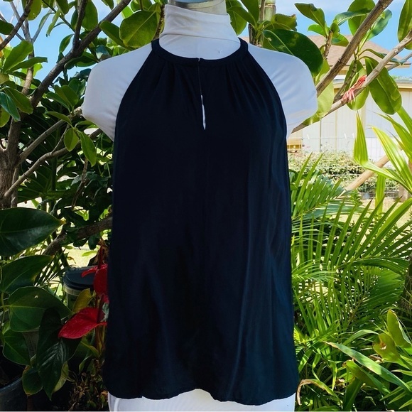 Banana Republic racer halter top in blk.EUC - Picture 3 of 10